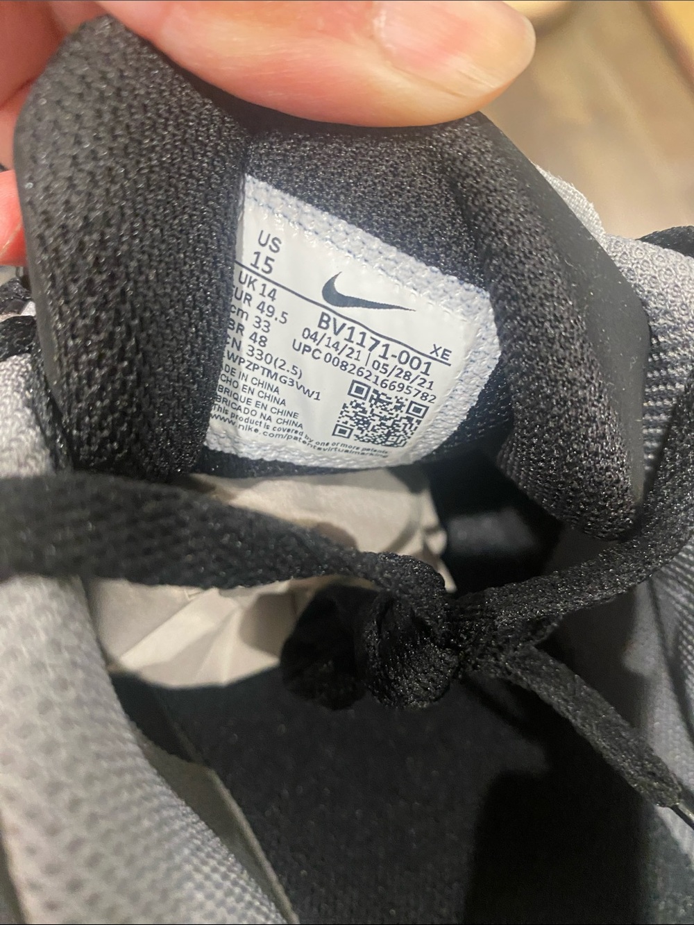 Nike Air Max Men's Black and White Running Sneakers - Picture 3 of 14